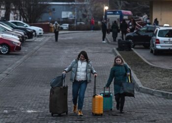 Украинцев ждут не везде: где в Европе поддержка беженцев сейчас наименьшая