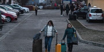 Украинцев ждут не везде: где в Европе поддержка беженцев сейчас наименьшая