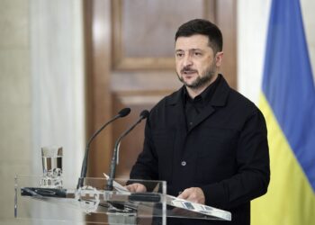 Рабства нет: Зеленский сделал заявление относительно выезда украинцев за границу