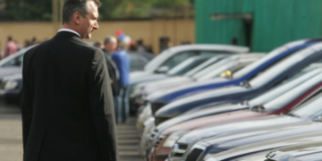 В Украине расширили налог на роскошь: кому из водителей придется заплатить 25 тысяч