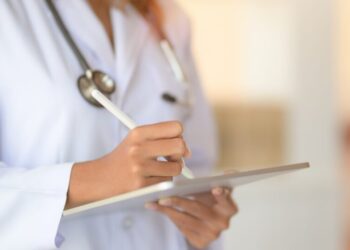 Отмена упрощенного режима: Польша меняет правила работы для украинских врачей