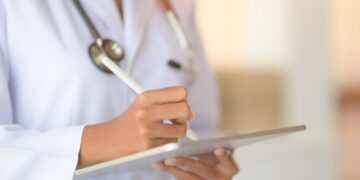 Отмена упрощенного режима: Польша меняет правила работы для украинских врачей