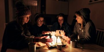 “Кто заплатил – тот со светом”: эксперт раскрыл коррупционную схему в графиках отключений