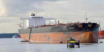 Великобритания готова захватывать танкеры из “теневого флота” РФ, – The Guardian