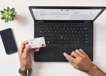 НБУ посчитал средний чек украинцев при оплате картой: цифры удивят