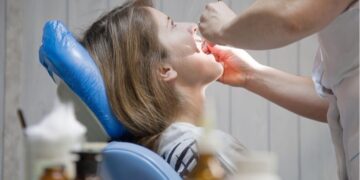 Чому з’являються виразки в роті: ознаки стоматиту та ефективні методи лікування