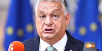 Орбан закликав ЄС призупинити енергетичні санкції проти росії через нафтову кризу