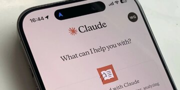 Claude обігнав ChatGPT після провалу угоди з Пентагоном