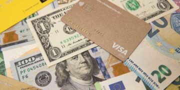 Доллар по 45? Почему в Украине растет курс и чего ждать до конца года