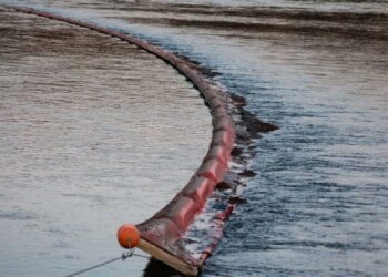 Молдова просить допомоги ЄС через масштабний розлив палива у Дністрі