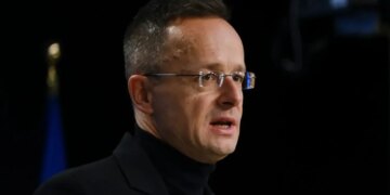 Угорщина продовжує звинувачення через "Дружбу" – Сійярто заявив про відмову України від тристоронньої зустрічі зі Словаччиною