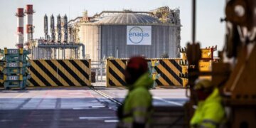 Єврокомісія закликає країни ЄС не зволікати з наповненням газосховищ через війну в Ірані – FT