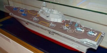 рф продовжує будівництво десантного корабля "іван рогов" у Керчі попри війну