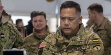 Генерал США в Киеве получил сотрясение мозга после литра чачи и потерял секретные карты