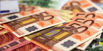 Лидеры ЕС надеются на выплату первого транша в размере EUR90 млрд Украине в начале апреля