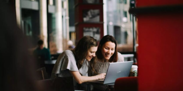 Красный Крест выплатит по 120 тысяч гривен украинцам: кто и как может получить помощь