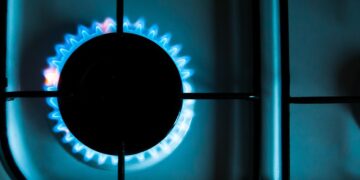 Спотовые цены на газ в Европе выросли на треть на остановке завода СПГ в Катаре