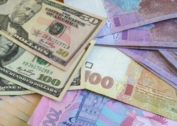 Официальный курс гривни ослаб до нового исторического минимума 43,8961 грн/$1