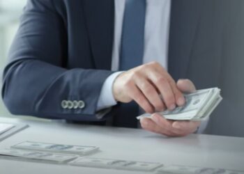 Доллар по 50: украинцам обрисовали возможные сценарии