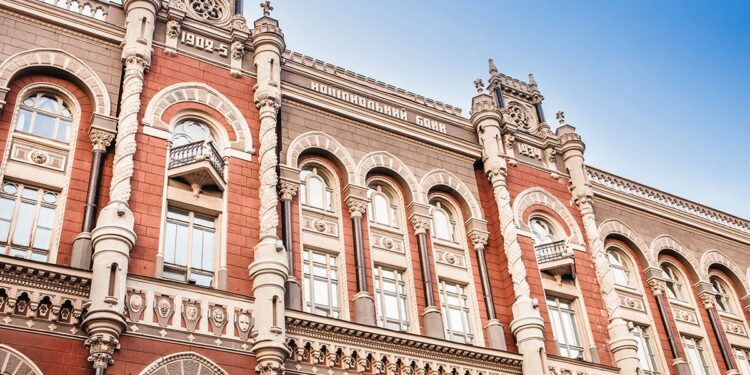 Сохранение учетной ставки 15% до конца 2026г допускают 7 из 11 членов КМП НБУ, а один – даже ее повышение – протокол