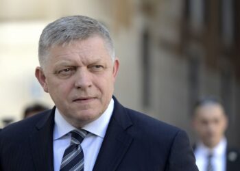 Фицо направил Зеленскому письмо с просьбой возобновить транзит по “Дружбе”