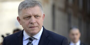 Фицо направил Зеленскому письмо с просьбой возобновить транзит по “Дружбе”