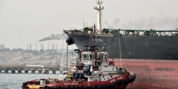 РФ будет воевать дольше? РБК-Украина узнало о последствиях ослабления нефтяных санкций США