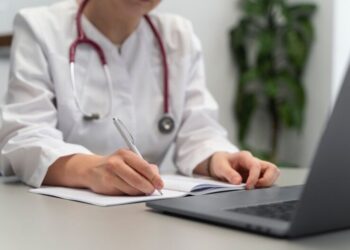 Штрафы за больничные: ПФУ начнет тотальные проверки украинцев с 1 апреля