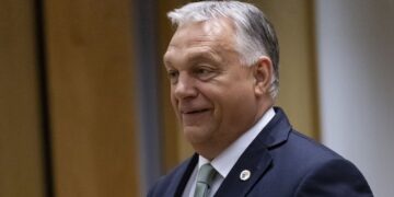 Лидеры ЕС попали в ловушку Орбана и повысили его шансы на выборах, – Politico