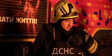 Россия массированно атаковала Кривой Рог: горела высотка и предприятие