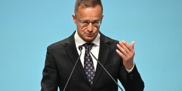 Сийярто обвинил страны Балтии в том, что они “играют под дудку Зеленского”