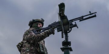 Дроны с семи направлений и более десяти “прилетов”: что известно о ночной атаке РФ