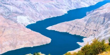 На глибині під Землею виявлено гігантський резервуар води, який утричі більший за всі океани