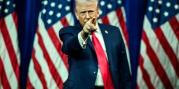 Трамп вимагає від Ірану не стягувати плату з танкерів за прохід через Ормузьку протоку