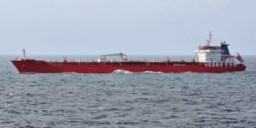 Пов'язаний з Китаєм танкер під санкціями США випробовує блокаду Трампа в Ормузькій протоці – ЗМІ