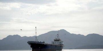 Іран пропонує відкрити частину Ормузької протоки для суден за умови угоди зі США – Reuters