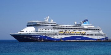 Перший круїзний лайнер пройшов через Ормузьку протоку з початку війни з Іраном