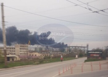 У Севастополі після атаки дронів горить нафтобаза на мисі Манганарі – монітори