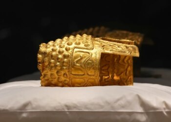 До Румунії повернули 2500-річний золотий шолом після крадіжки в Нідерландах