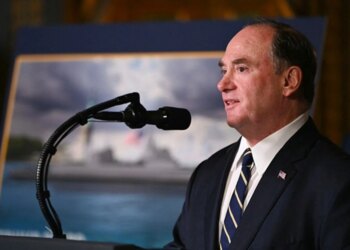 Міністр ВМС США Джон Фелан раптово подав у відставку, його обов’язки виконуватиме заступник