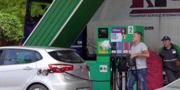 Сетям АЗС дали 10 дней на установление “обоснованных” цен