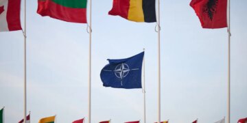 США підтвердили нейтралітет щодо Фолклендів, Іспанія заявила, що є "надійним" членом НАТО після записки Пентагону
