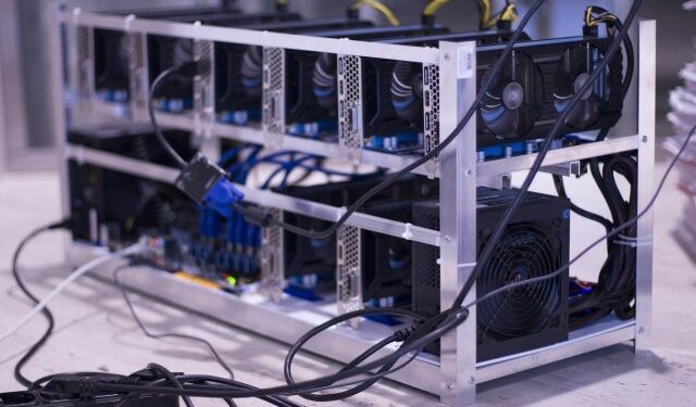 Майнеры распродали 61 000 BTC: резервы сократились на 3%