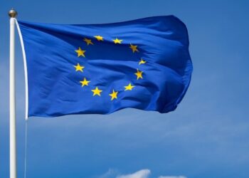 ЕС вводит запрет на транзакции для 20 российских банков