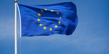 ЕС вводит запрет на транзакции для 20 российских банков