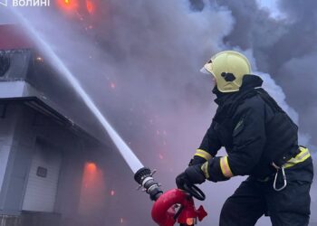 Зеленський анонсував насичений дипломатичний день: Нічна атака РФ є відповіддю на дипломатичні зусилля