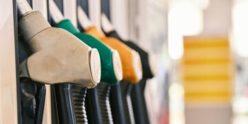 АМКУ рекомендовал операторам сетей АЗК устанавливать цены на топливо на основании объективных экономических факторов