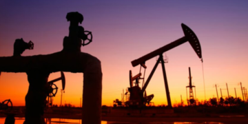 Нефтяные доходы не спасут “отца русской демократии” – Устенко