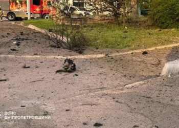 Двоє чоловіків постраждали через атаки ворога на Дніпропетровщині