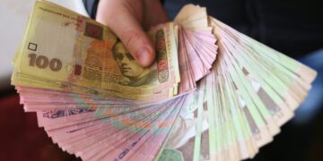 Петиція до Кабміну про обмеження зарплат і премій чиновникам місцевого самоврядування не набрала необхідних голосів